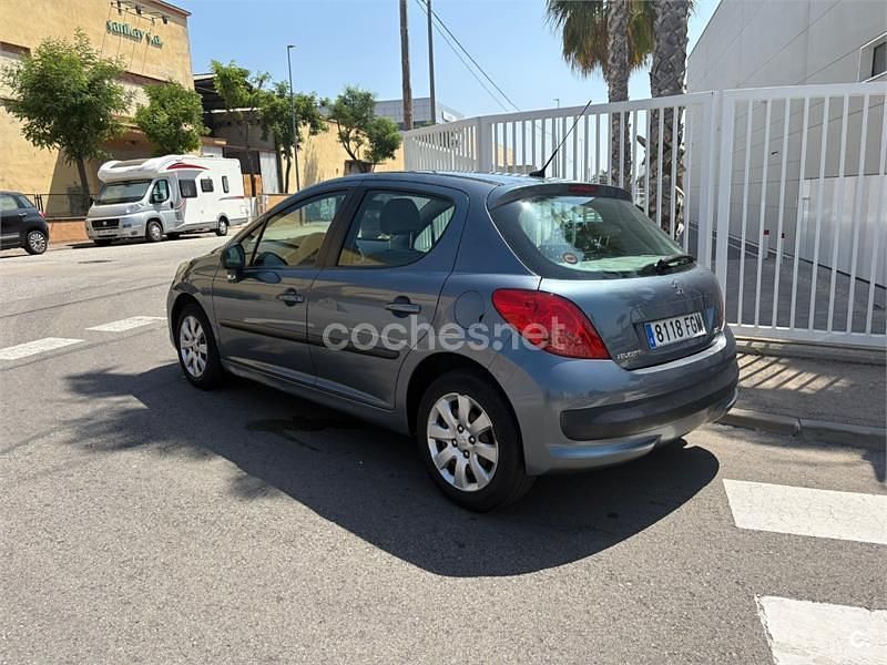 Usado Peugeot 207 70 CV (51 kW) 2006 Gris / plata Berlina