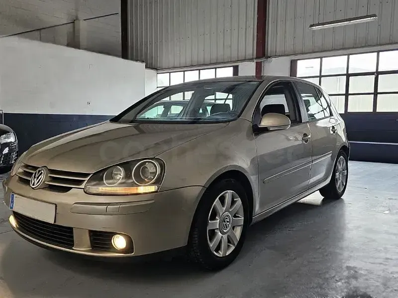 Usado VW Golf IV Trendline 115 CV (84 kW) 2005 Beige Berlina