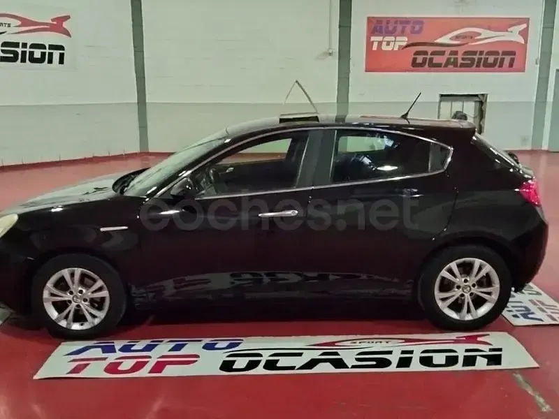 Usado Alfa Romeo Giulietta Distinctive 105 CV (77 kW) 2013 Negro Utilitario