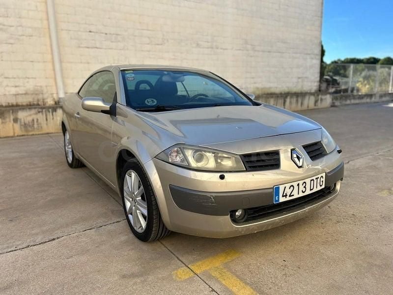 Usado Renault Mégane Cabriolet Dynamique 120 CV (88 kW) 2005 Beige Descapotable
