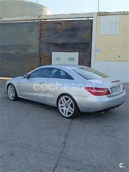 Usado Mercedes E250 Elegance 204 CV (150 kW) 2009 Gris / plata Coupe