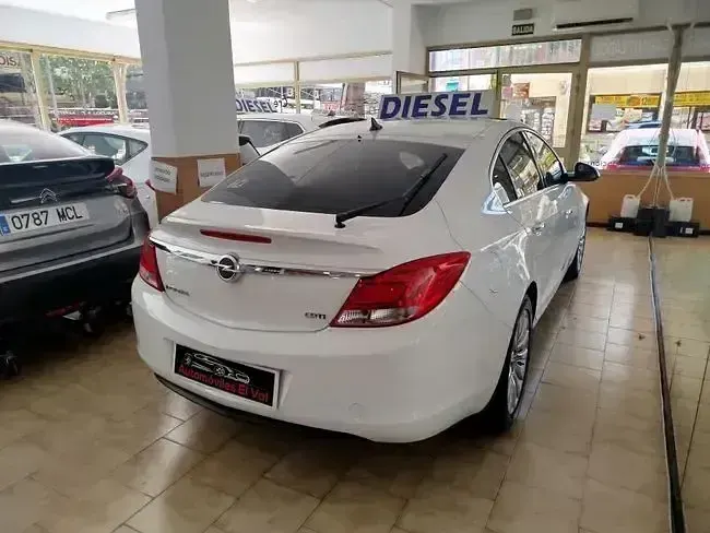 Usado Opel Insignia Cosmo 130 CV (95 kW) 2011 Blanco Berlina