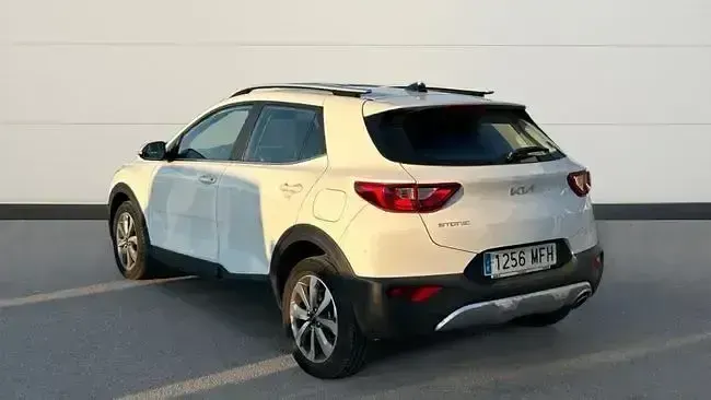 Usado Kia Stonic 84 CV (61 kW) 2023 Blanco SUV