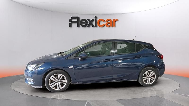 Usado Opel Astra 110 CV (80 kW) 2020 Azul Berlina