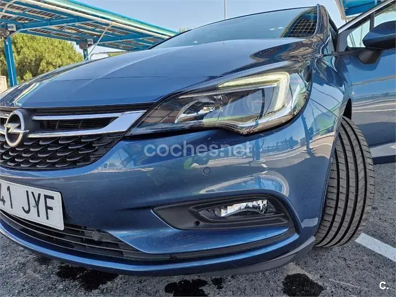 Usado Opel Astra Excellence 150 CV (110 kW) 2017 Azul Familiar