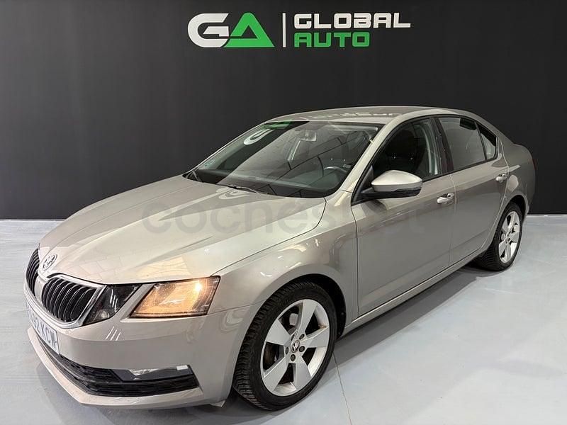 Usado Skoda Octavia Ambition 150 CV (110 kW) 2017 Beige Berlina
