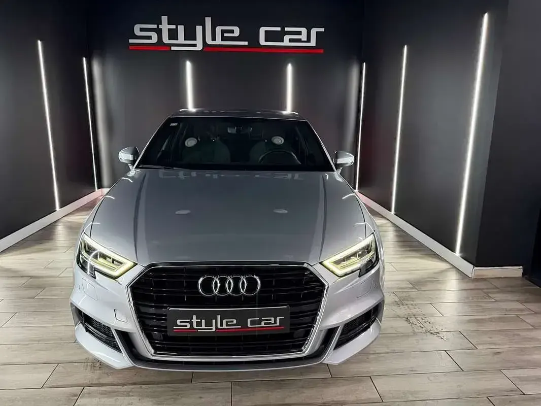 Usado Audi A3 116 CV (85 kW) 2018 Gris Berlina