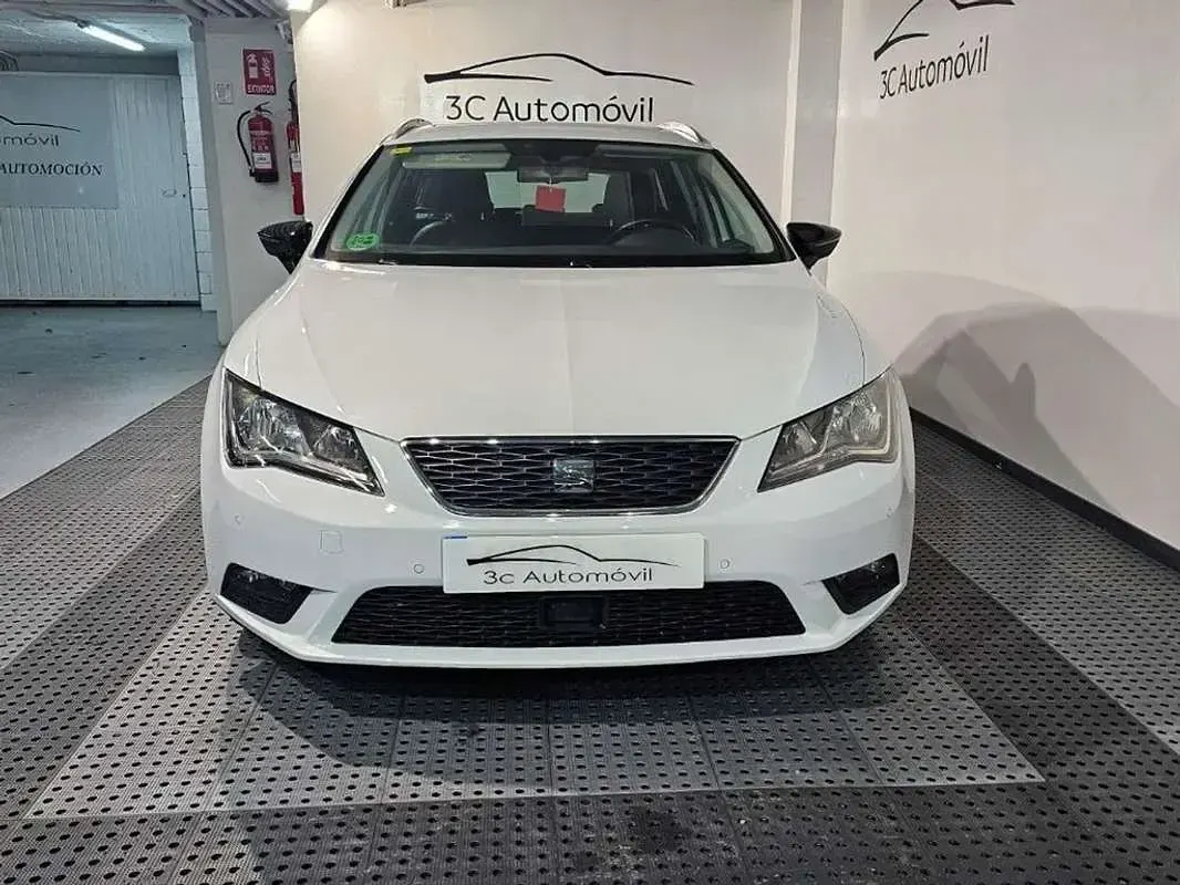 Usado Seat Leon ST Style 150 CV (110 kW) 2015 Blanco Familiar