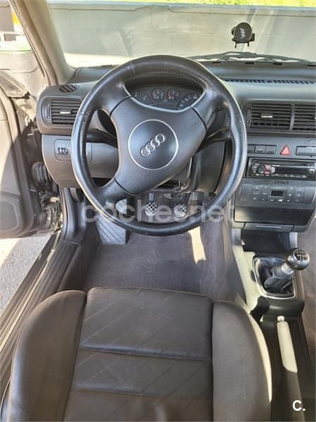 Usado Audi A3 Attraction 102 CV (75 kW) 2002 Naranja Utilitario