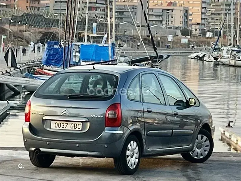 Usado Citroën Xsara Picasso Exclusive 110 CV (80 kW) 2008 Azul Monovolumen