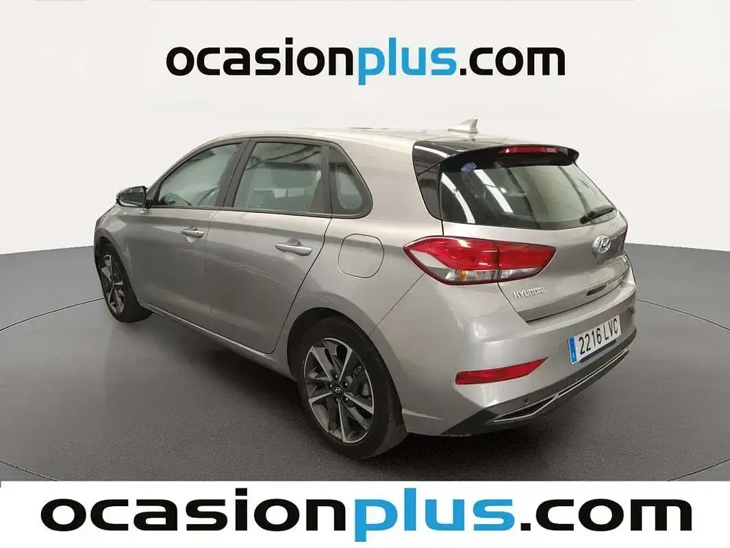 Usado Hyundai i30 110 CV (80 kW) 2021 Gris Utilitario