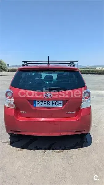 Usado Toyota Verso Active 126 CV (92 kW) 2011 Rojo Monovolumen
