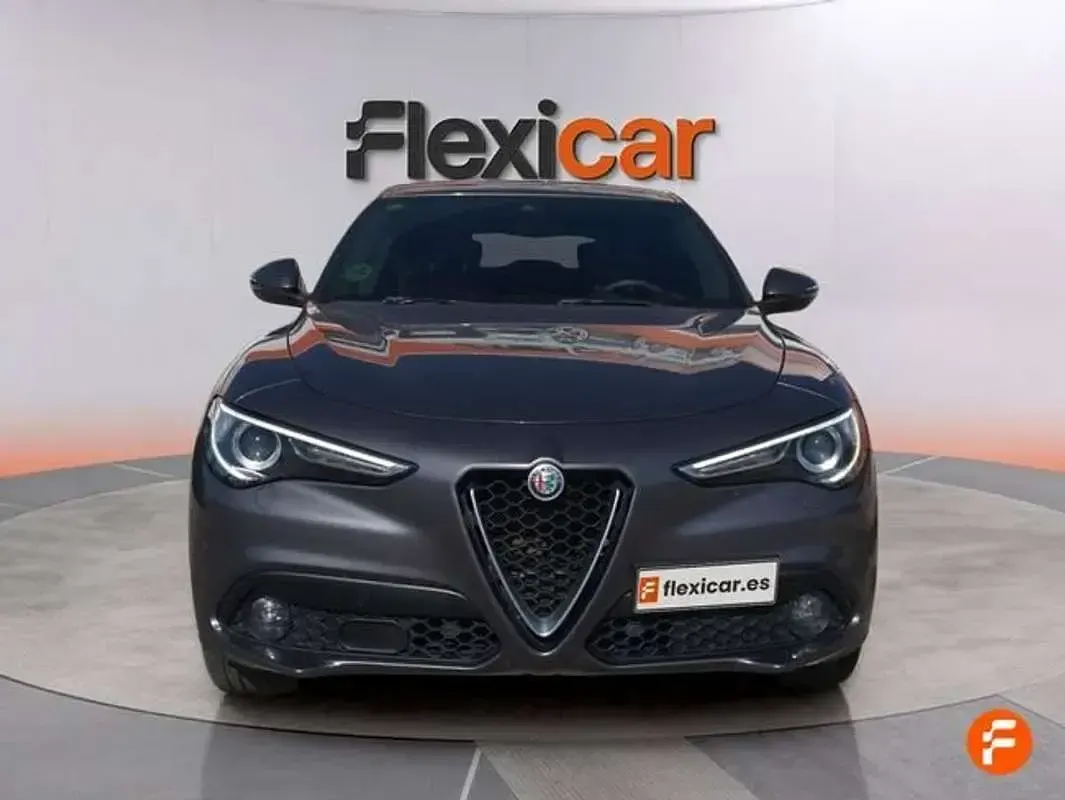 Usado Alfa Romeo Stelvio Executive 211 CV (155 kW) 2019 Gris SUV