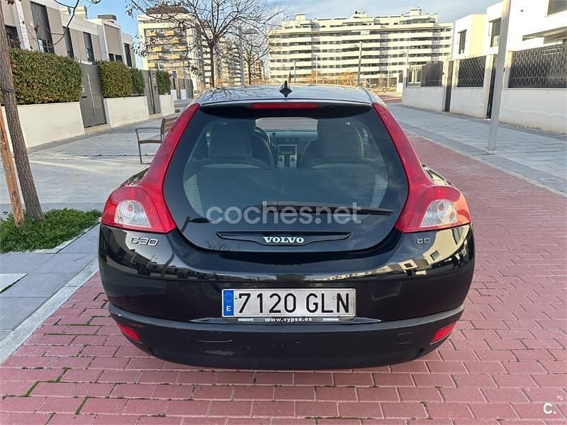 Usado Volvo C30 Momentum 109 CV (80 kW) 2009 Negro Utilitario