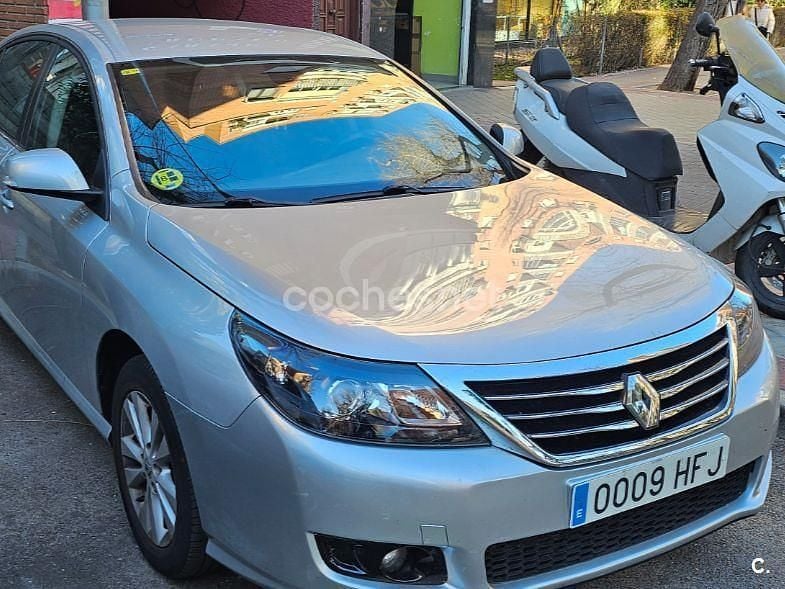 Usado Renault Latitude Initiale 175 CV (128 kW) 2011 Gris / plata Berlina