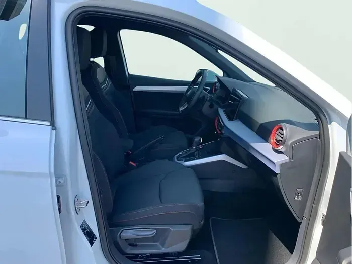 Usado Seat Arona FR 115 CV (84 kW) 2025 Blanco SUV