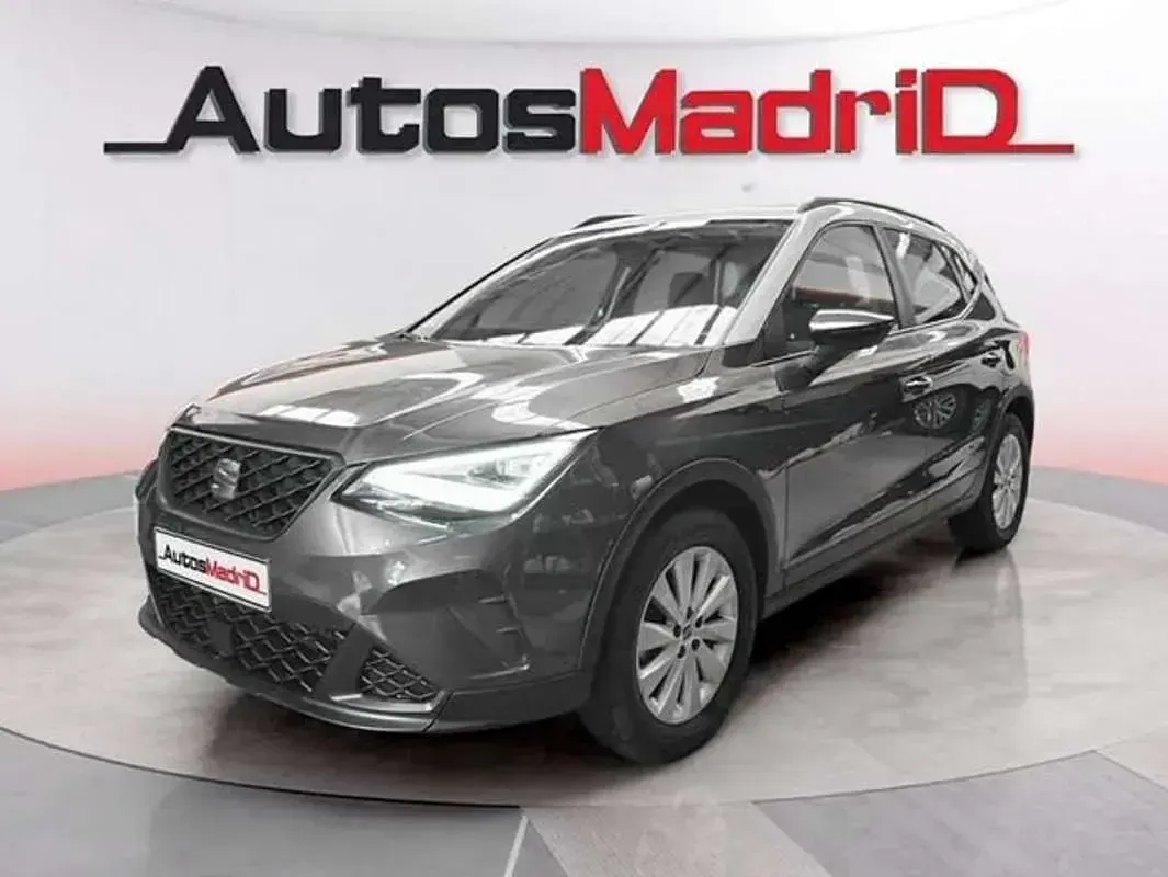 Usado Seat Arona Style 110 CV (80 kW) 2023 Gris SUV
