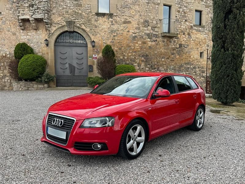 Usado Audi A3 Attraction 140 CV (102 kW) 2010 Rojo Utilitario