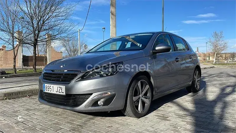 Usado Peugeot 308 Allure 120 CV (88 kW) 2017 Gris / plata Berlina