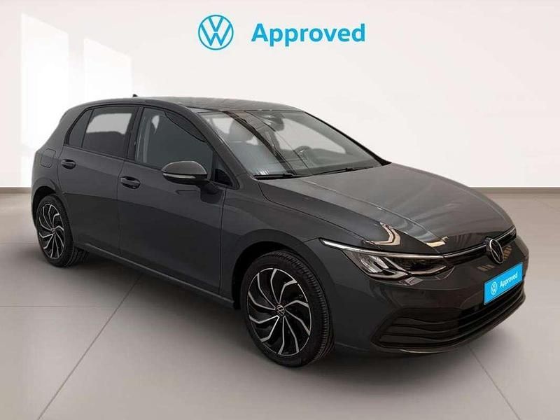 Usado VW Golf VIII Life 110 CV (80 kW) 2022 Gris Utilitario