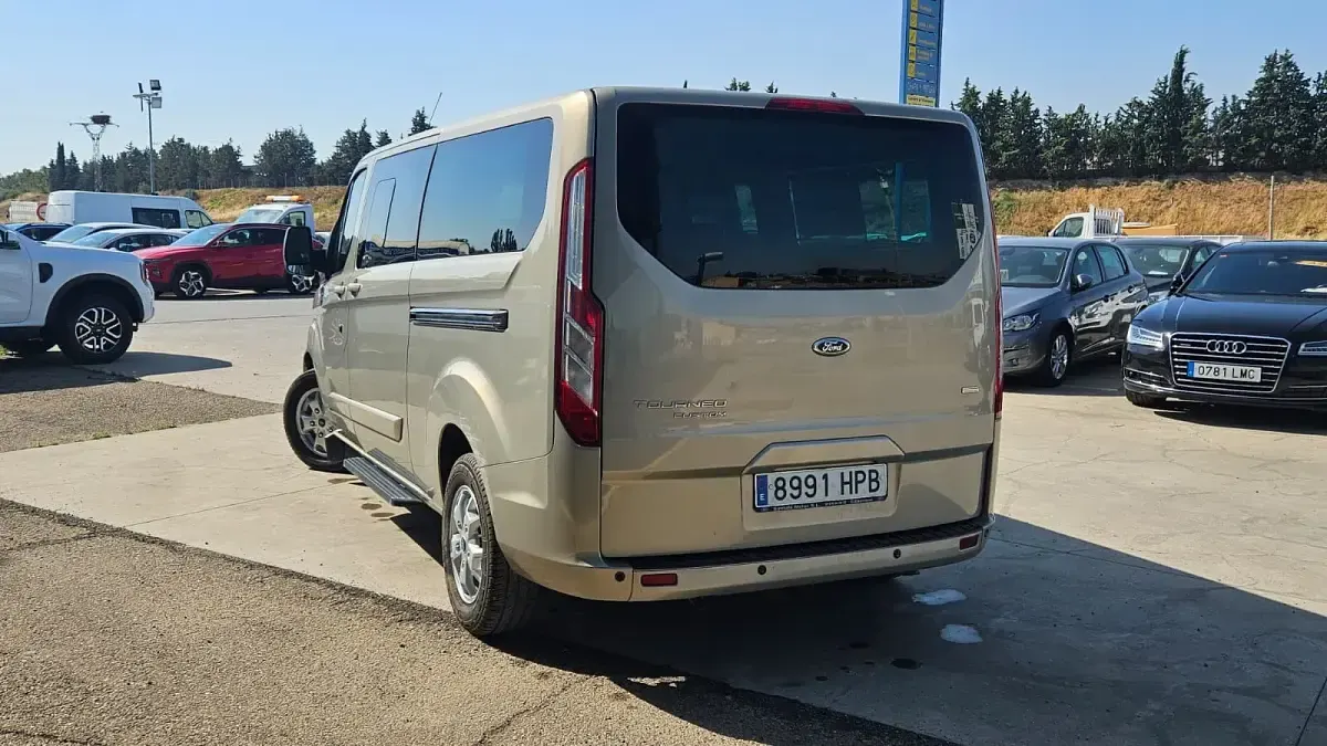 Usado Ford Tourneo Custom Limited 125 CV (91 kW) 2013 Beige Van
