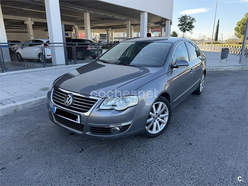 Gris / plata Usado 2006 VW Passat Highline Berlina | 3900 € (Buen precio) - Imagen 1/4