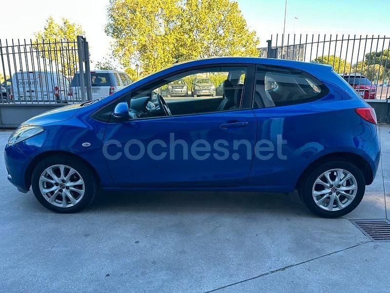 Usado Mazda 2 Active 68 CV (50 kW) 2009 Azul Berlina