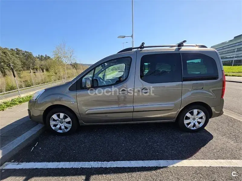 Usado Citroën Berlingo Feel 120 CV (88 kW) 2016 Verde Monovolumen