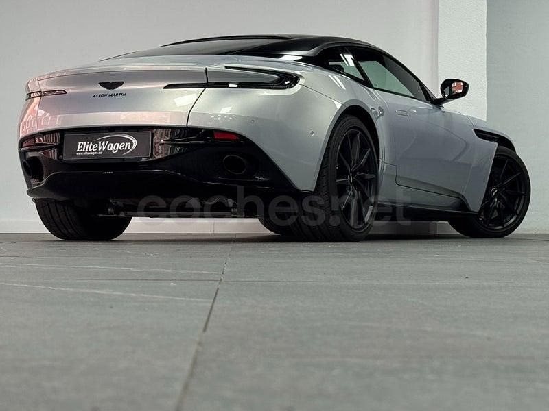 Usado Aston Martin DB11 510 CV (375 kW) 2022 Gris / plata Coupe