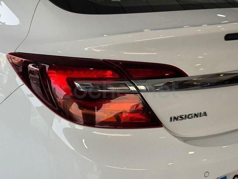 Usado Opel Insignia Selective 136 CV (100 kW) 2017 Blanco Berlina