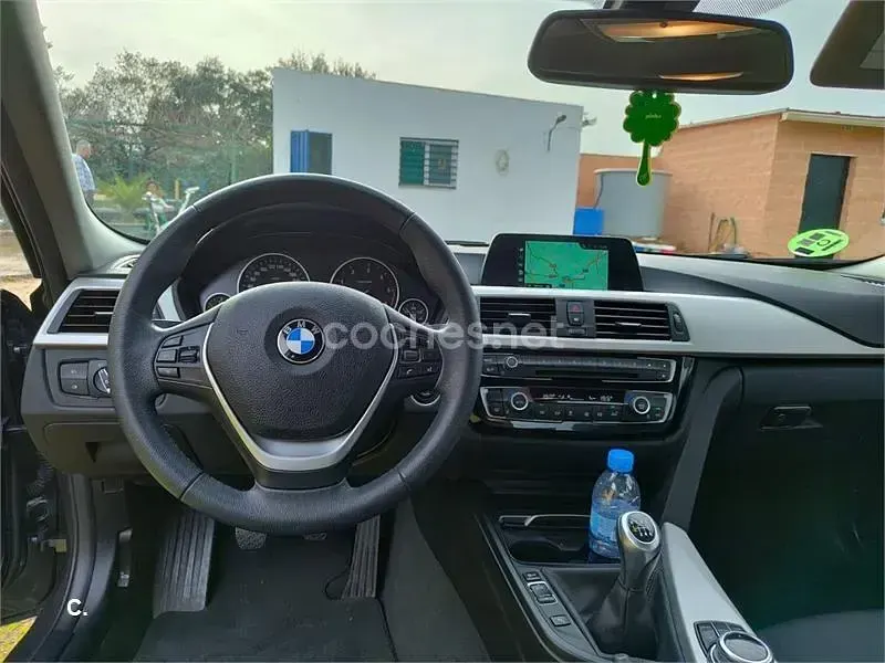 Usado BMW 318 150 CV (110 kW) 2018 Gris / plata Berlina
