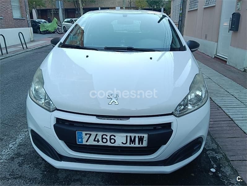 Blanco Usado 2016 Peugeot 208 Access Utilitario | 5000 € (Super precio) - Imagen 1/4