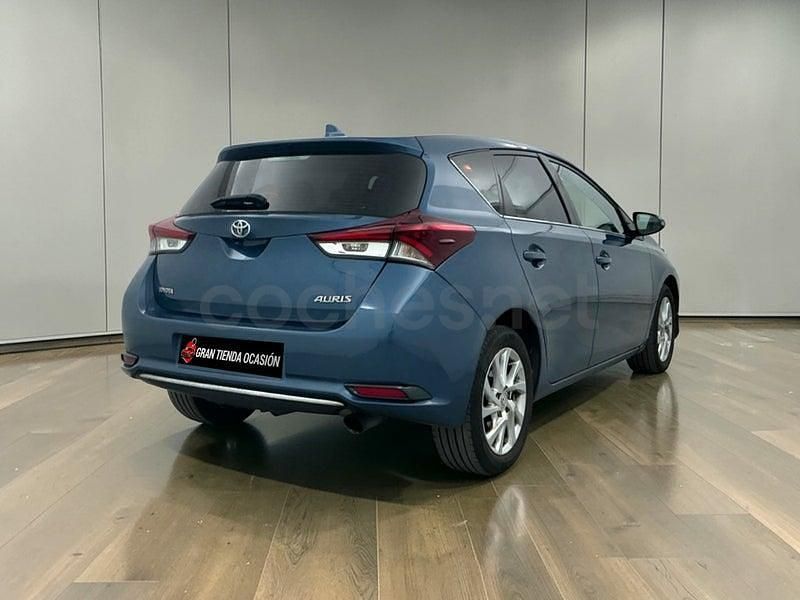 Usado Toyota Auris Active 116 CV (85 kW) 2016 Azul Berlina