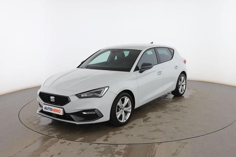 Blanco Usado 2024 Seat Leon FR Berlina | 23.799 € (Precio justo) - Imagen 1/3