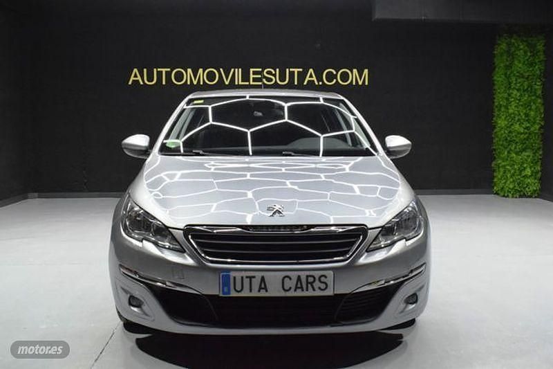 Usado Peugeot 308 Style 120 CV (88 kW) 2016 Gris / plata Berlina