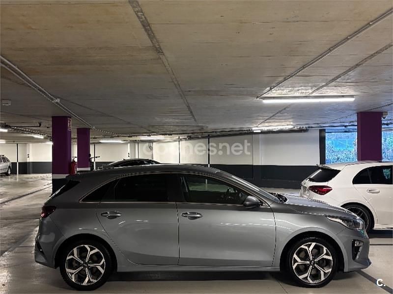 Usado Kia Ceed 120 CV (88 kW) 2021 Gris / plata Utilitario