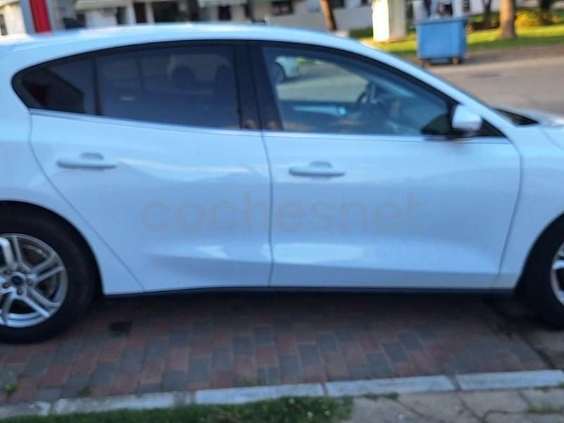 Usado Ford Focus Trend 120 CV (88 kW) 2022 Blanco Berlina