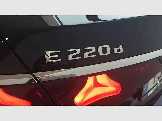 Usado Mercedes E220 197 CV (144 kW) 2025 Negro obsidiana