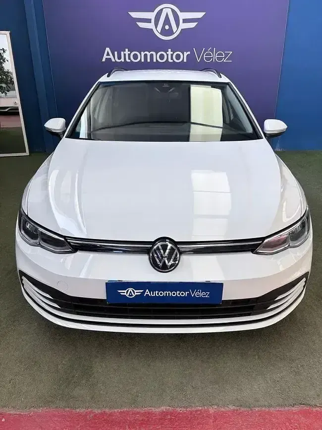 Usado VW Golf VIII Life 116 CV (85 kW) 2024 Blanco Familiar