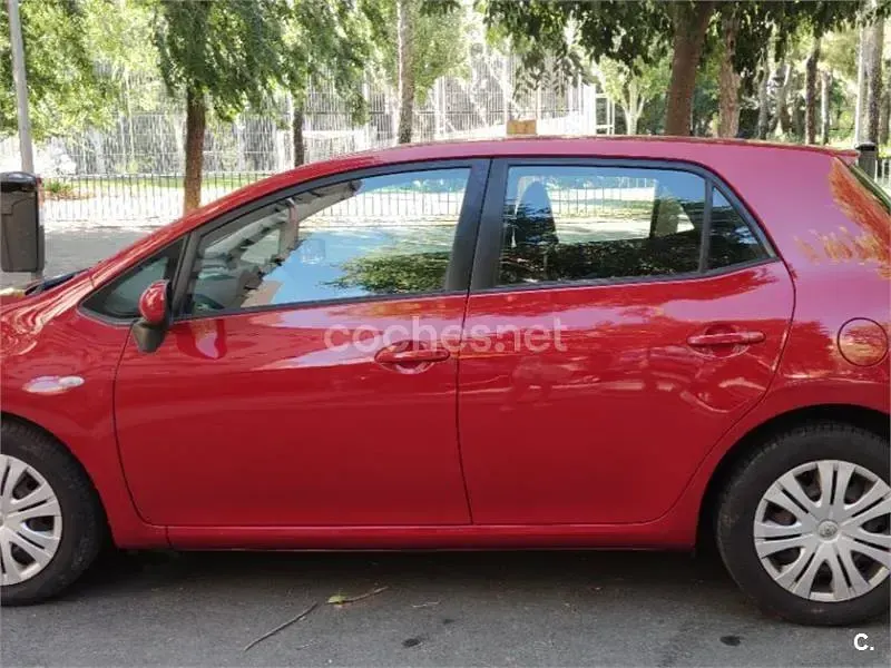 Usado Toyota Auris 90 CV (66 kW) 2008 Rojo Utilitario