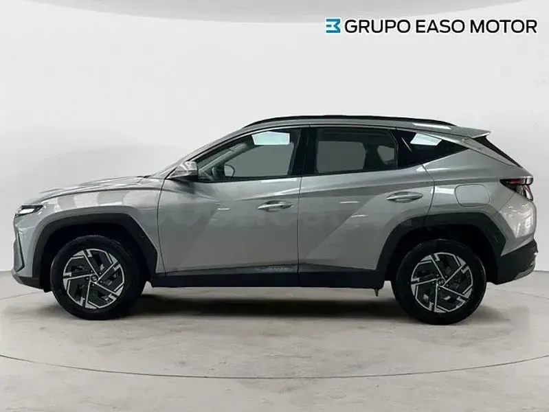 Usado Hyundai Tucson 215 CV (158 kW) 2025 Gris / plata SUV