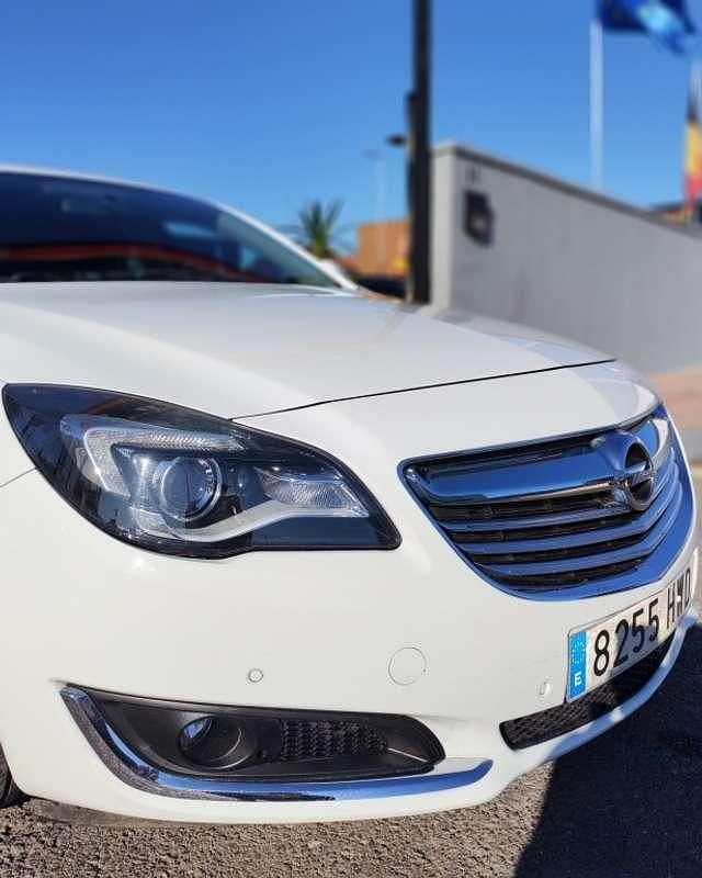 Usado Opel Insignia Excellence 140 HP (102 kW) 2014 Branco Sedan