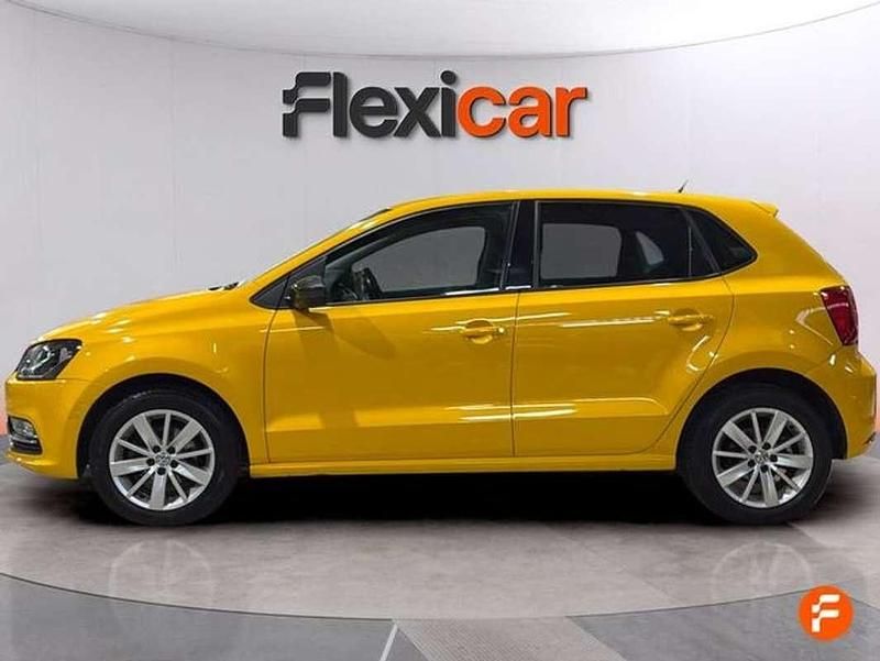 Usado VW Polo Advance 90 CV (66 kW) 2017 Amarillo Utilitario