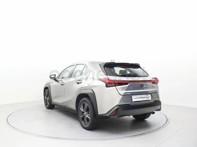 Usado Lexus UX Business Edition 184 CV (135 kW) 2019 Gris / plata SUV