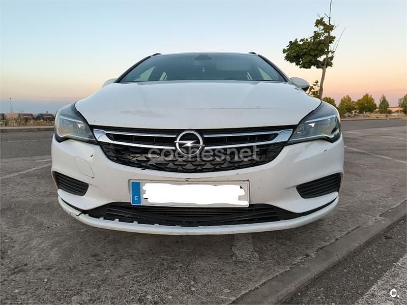Usado Opel Astra Dynamic 110 CV (80 kW) 2017 Blanco Familiar