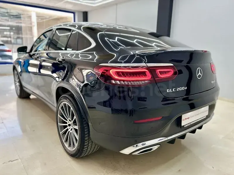 Usado Mercedes GLC200 163 CV (119 kW) 2021 Negro SUV