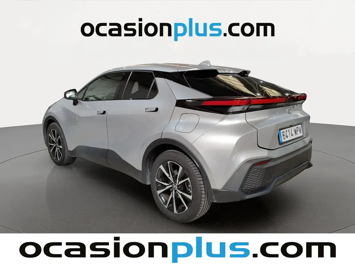 Begagnad Toyota C-HR Advance 196 HK (144 kW) 2024 Grå SUV