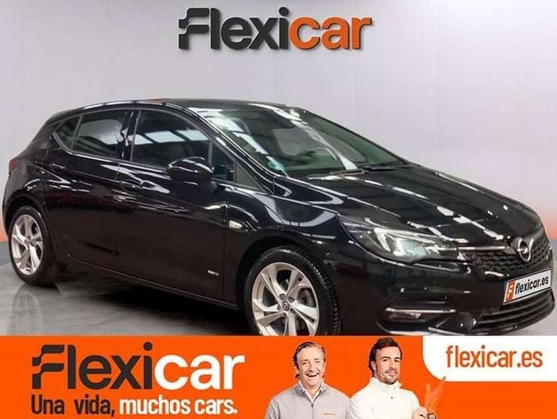Usado Opel Astra Design & Tech 110 CV (80 kW) 2021 Negro Utilitario