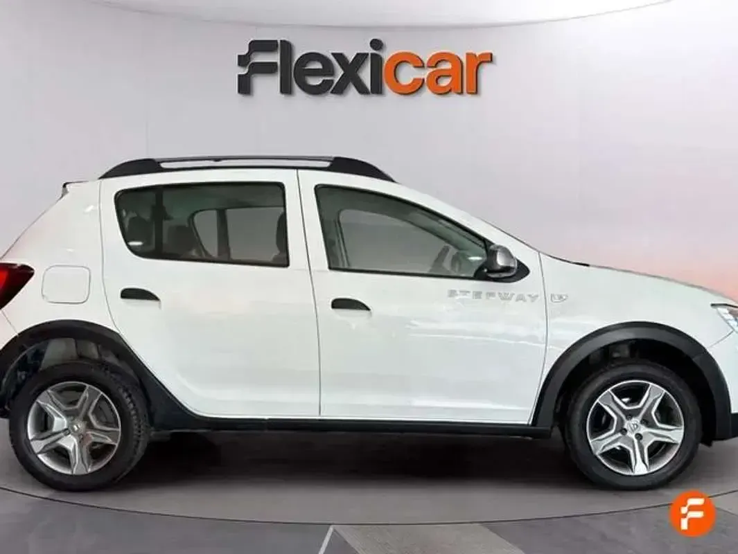 Usado Dacia Sandero Stepway 90 CV (66 kW) 2017 Blanco Berlina
