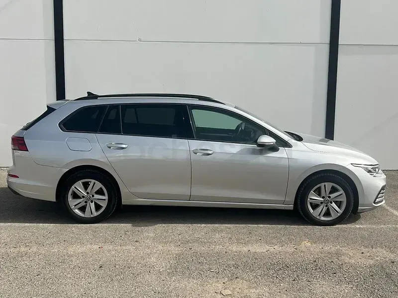 Usado VW Golf VII 115 CV (84 kW) 2021 Gris / plata Utilitario